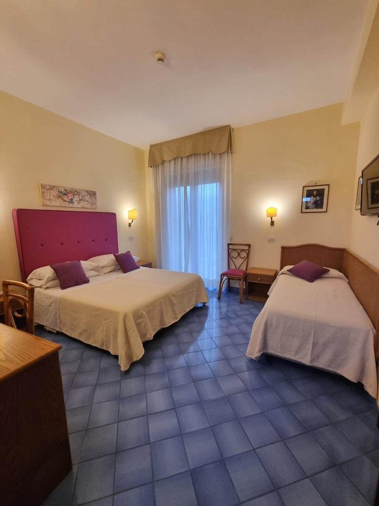 Hotel Girasole Sorrento Exterior foto