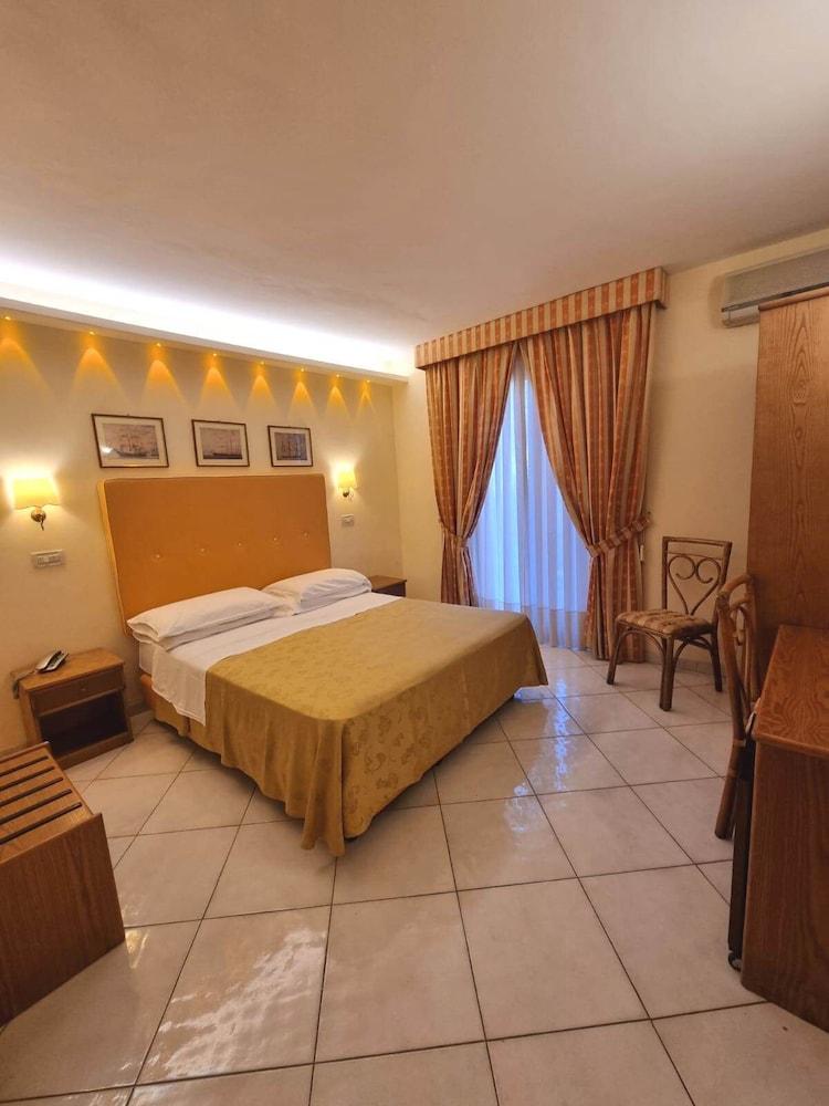 Hotel Girasole Sorrento Exterior foto