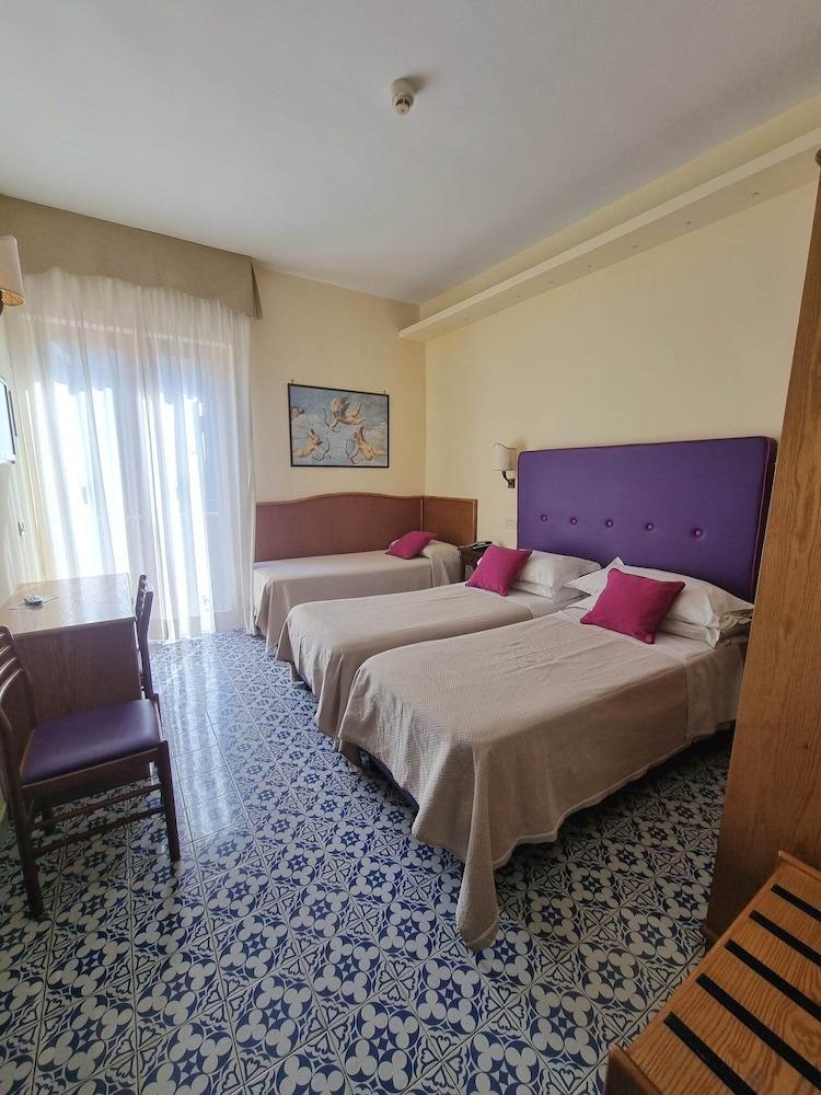 Hotel Girasole Sorrento Exterior foto