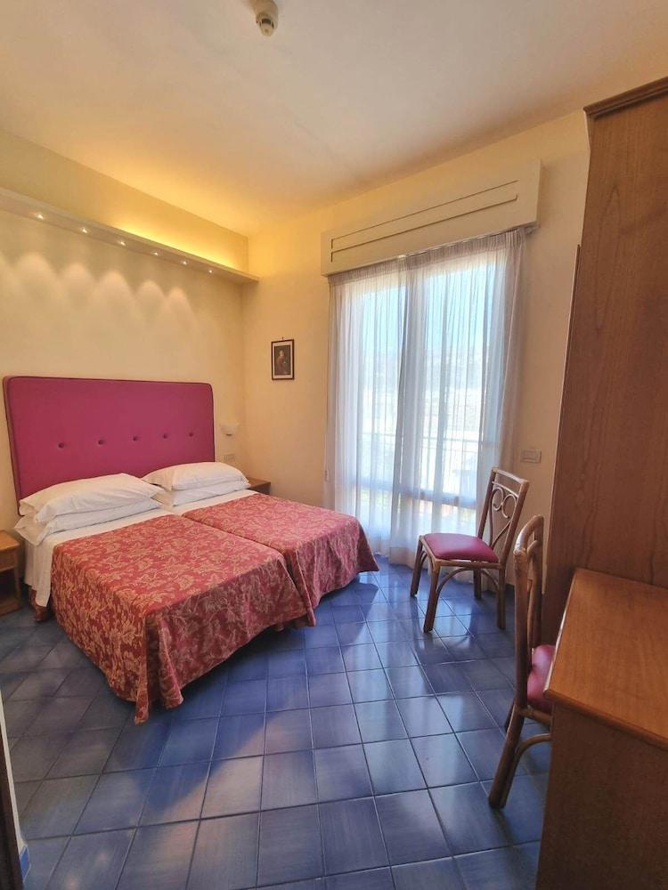 Hotel Girasole Sorrento Exterior foto